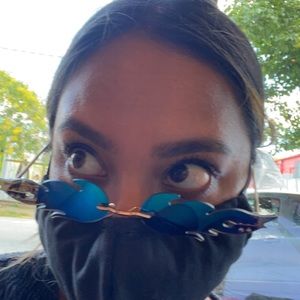 Meet Your Posher, Komel